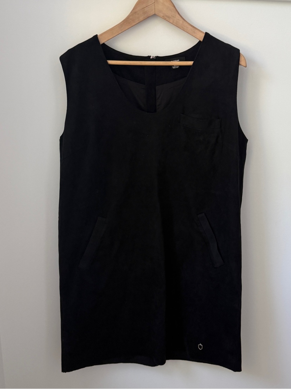 RUDSAK Sleeveless Suede-like Black Shift Dress with Exposed Back Zip